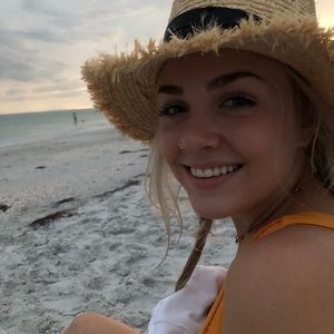 Meet your Posher, Lucy